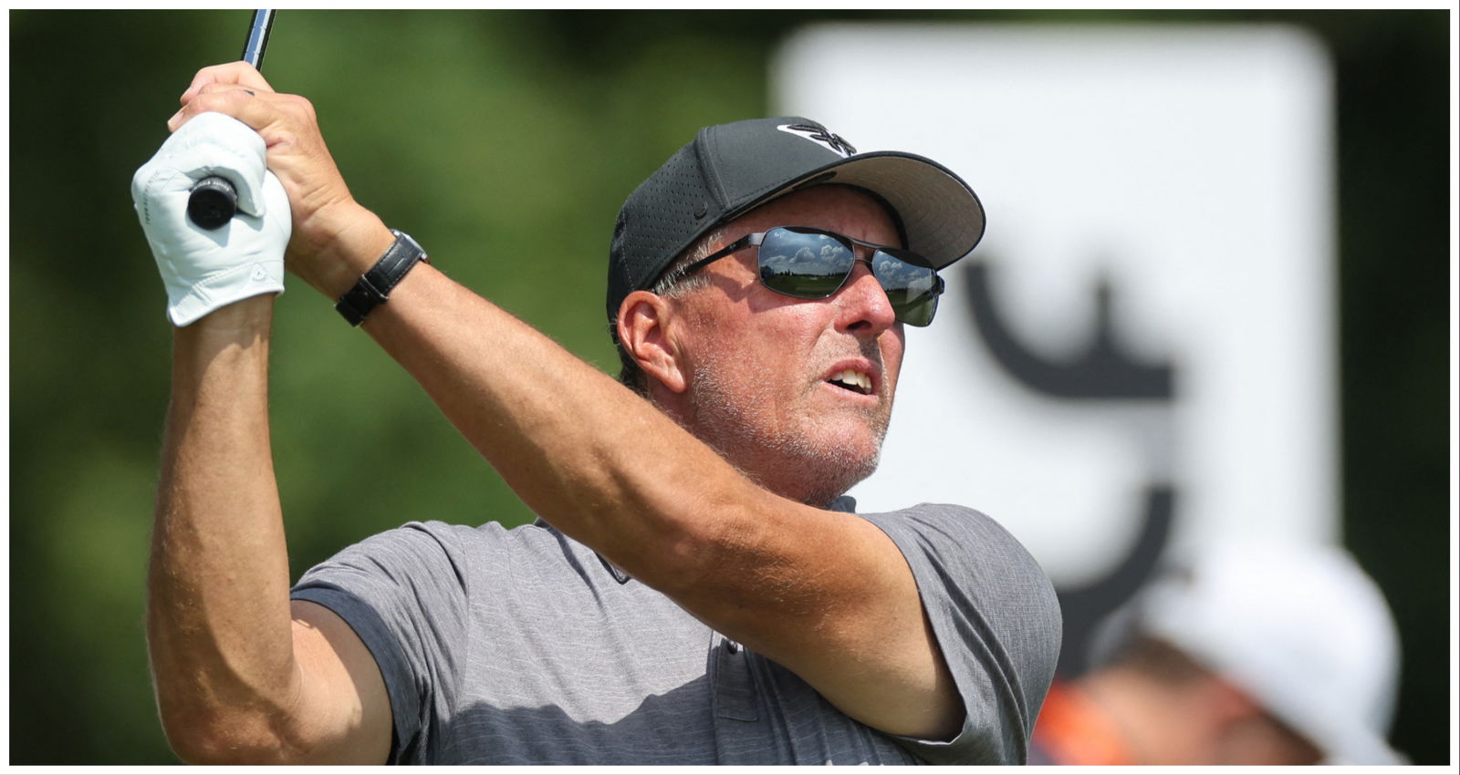 Phil Mickelson involved in OUTSTANDING (!) fan exchange at LIV Golf Bedminster